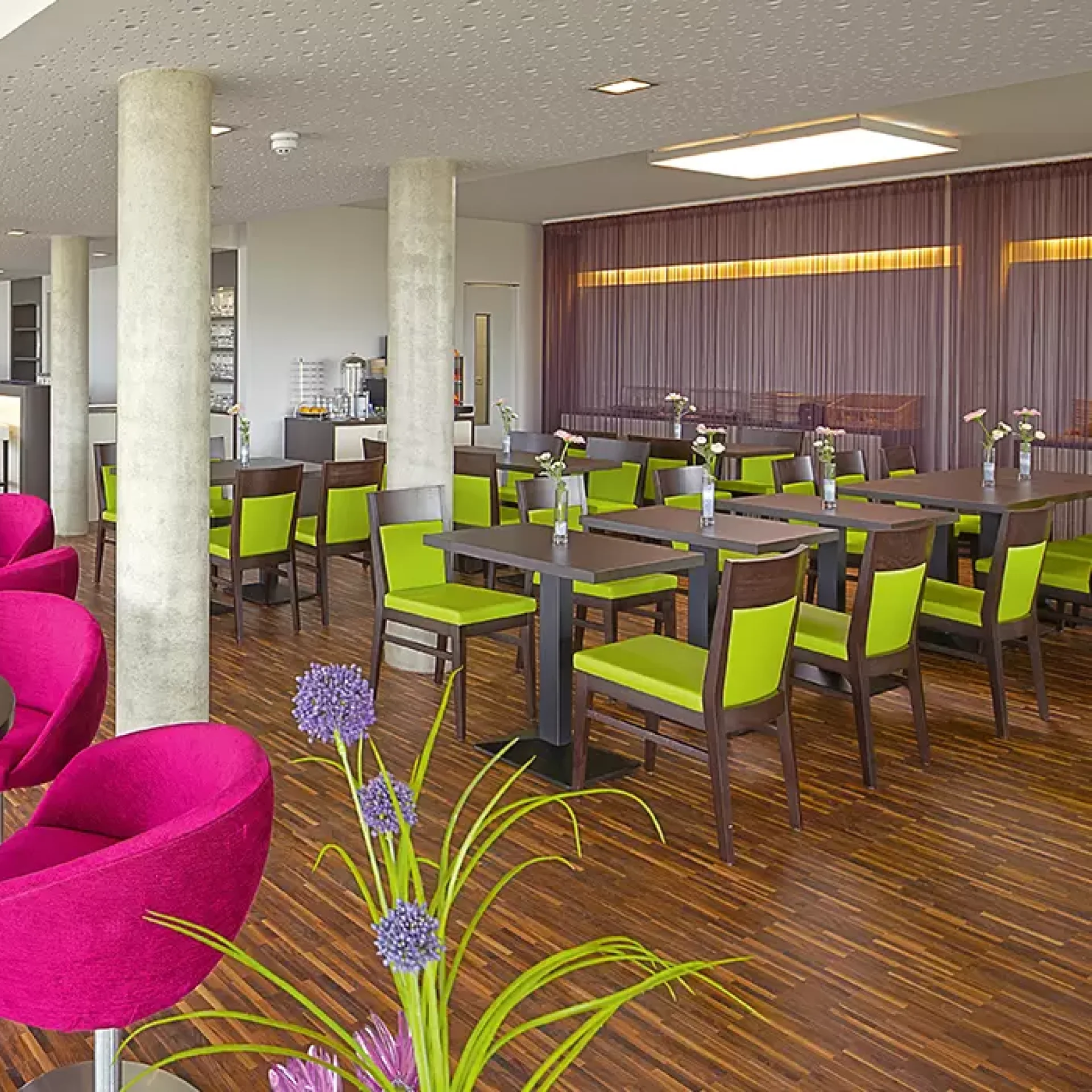 XXXLutz Objekteinrichtung Referenz Restaurant & Bar IQ Hotel