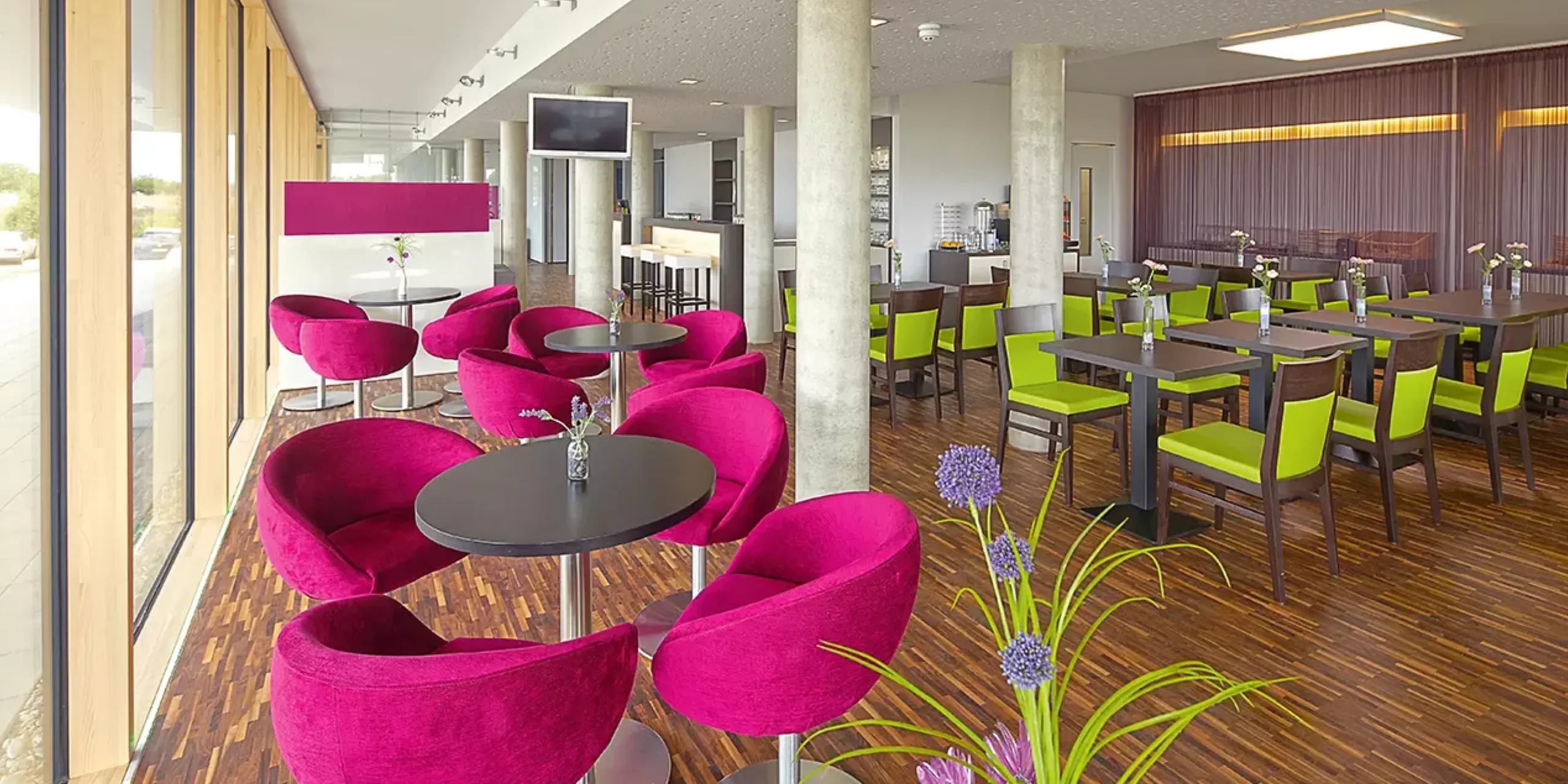 XXXLutz Objekteinrichtung Referenz Restaurant & Bar IQ Hotel