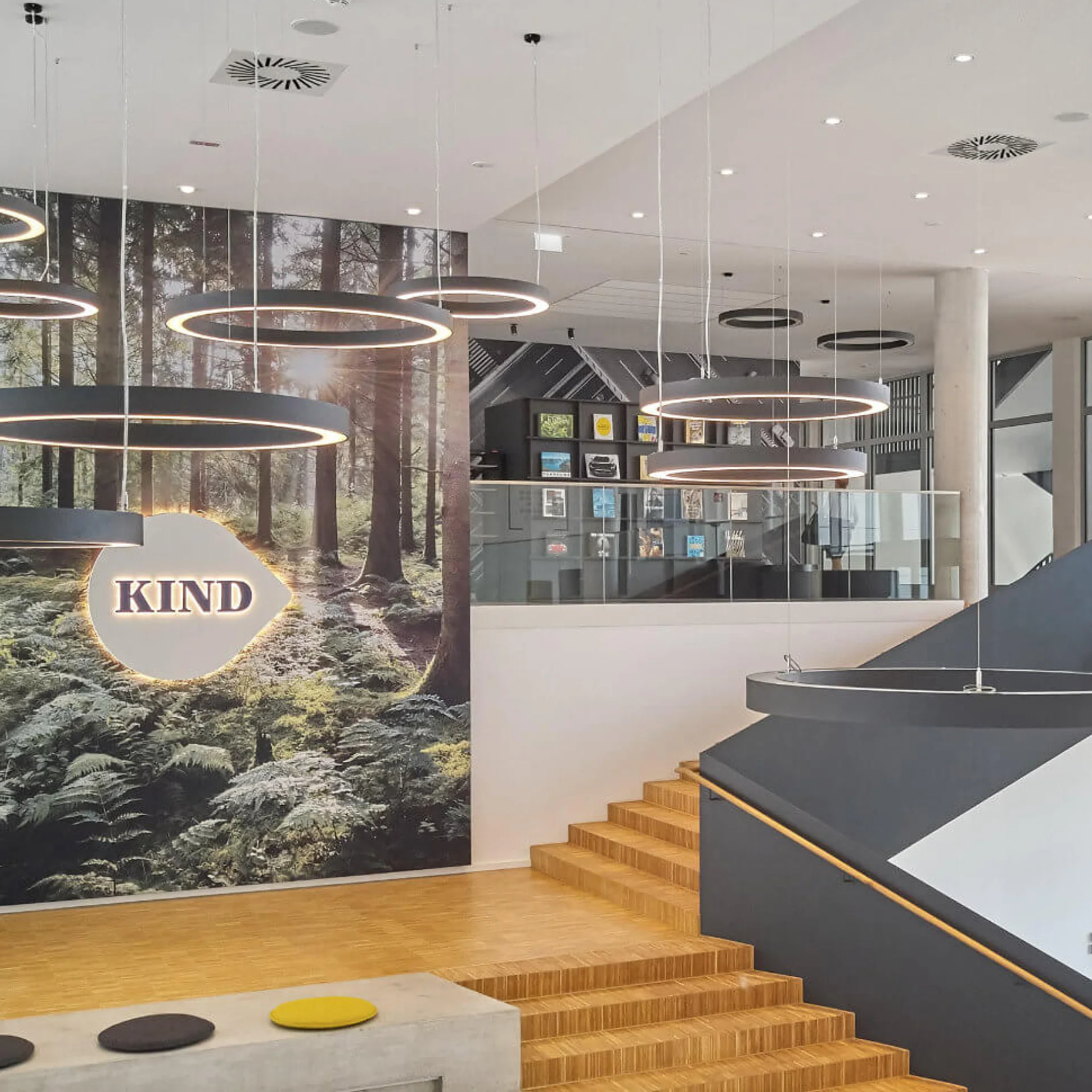 XXXLutz Objekteinrichtung Referenz Büroeinrichtungen KIND Akademie