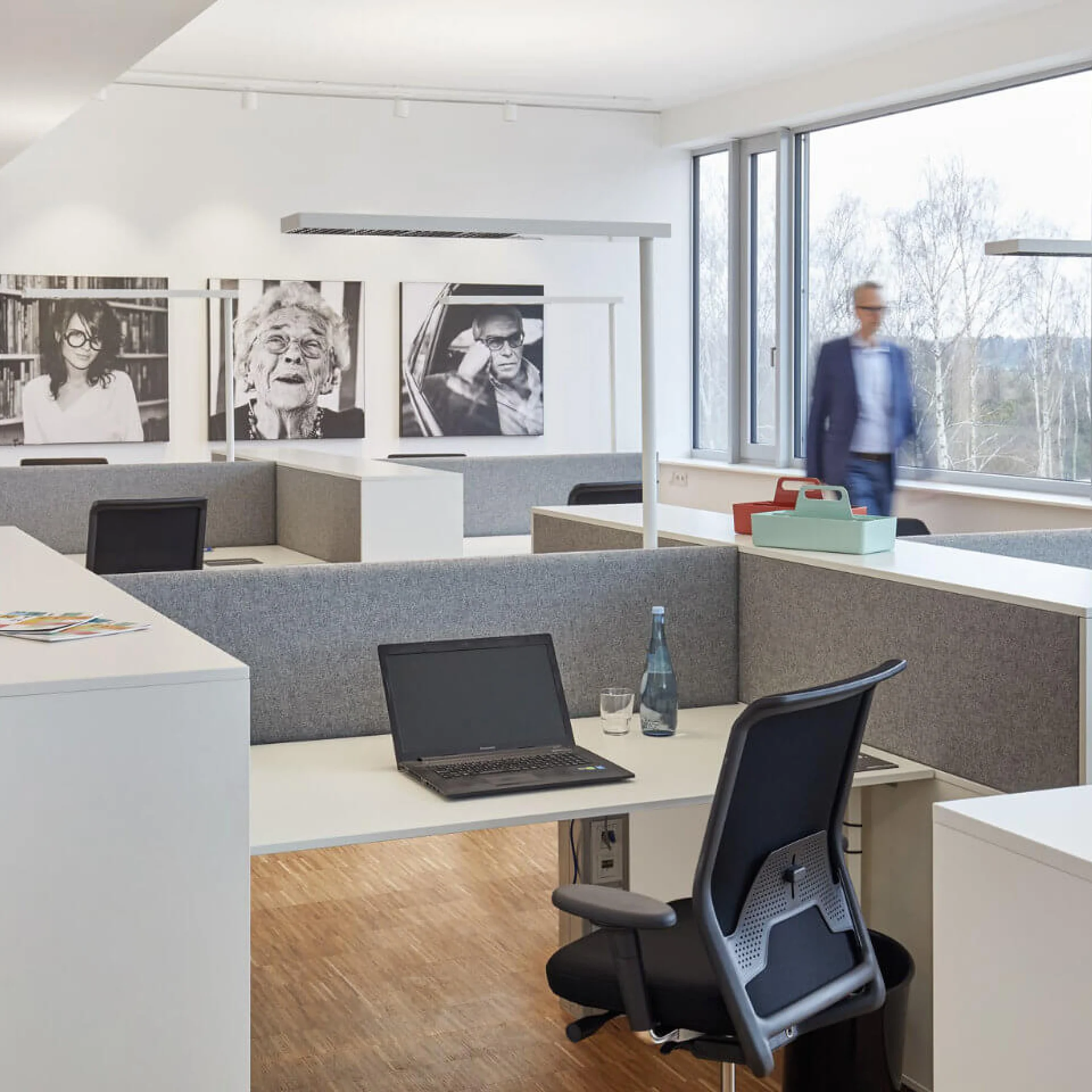 XXXLutz Objekteinrichtung Referenz Büroeinrichtungen KIND Akademie