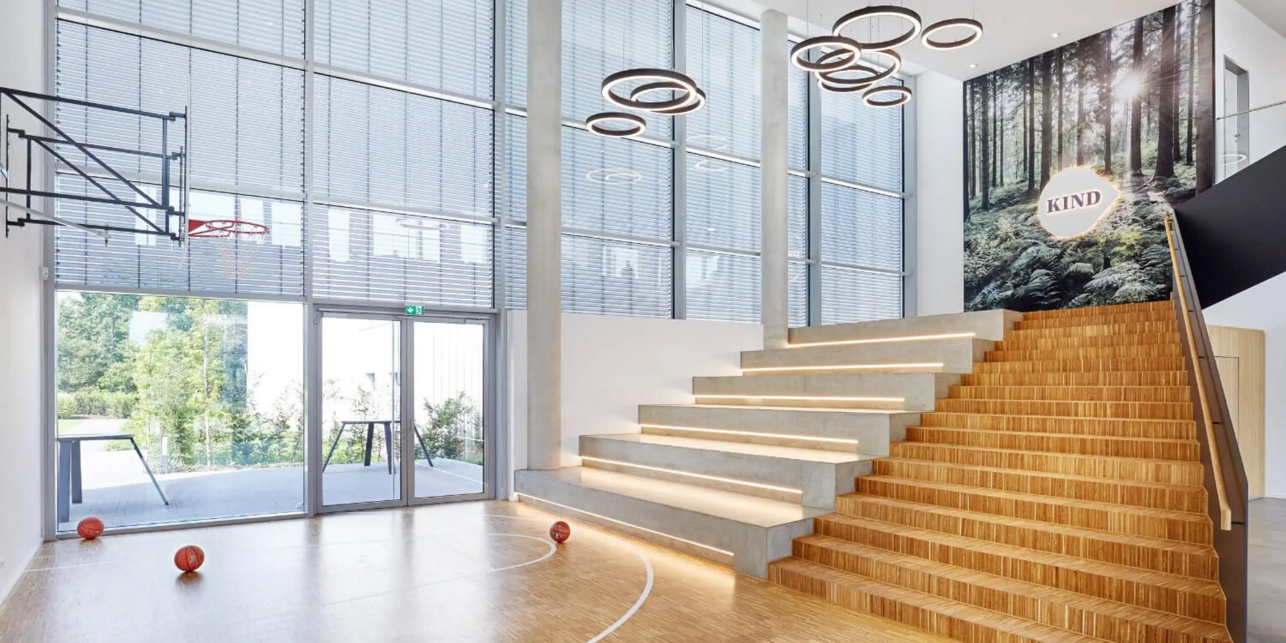 XXXLutz Objekteinrichtung Referenz Büroeinrichtungen KIND Akademie