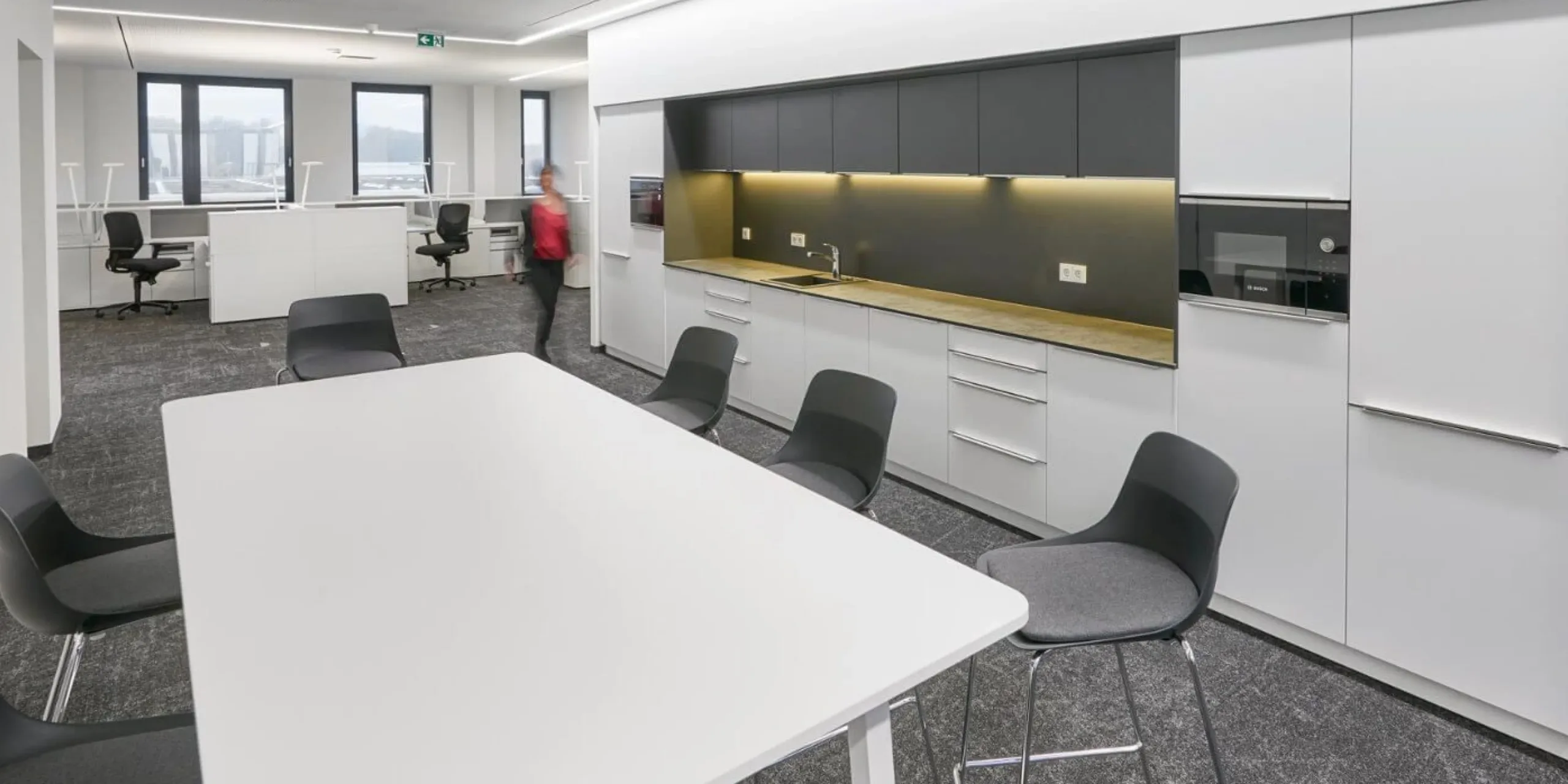 XXXLutz Objekteinrichtung Referenz Büroeinrichtungen Komatsu Technical Center
