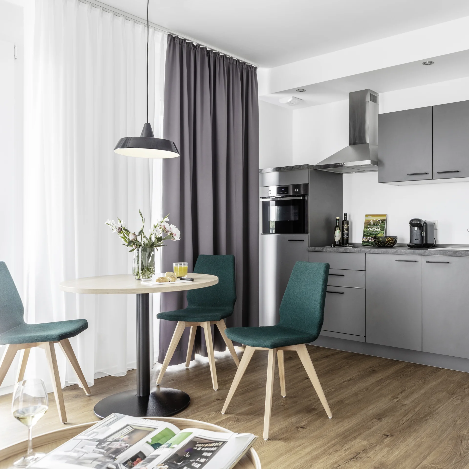 XXXLutz Objekteinrichtung Referenz Hoteleinrichtungen Boardinghouse Living Room