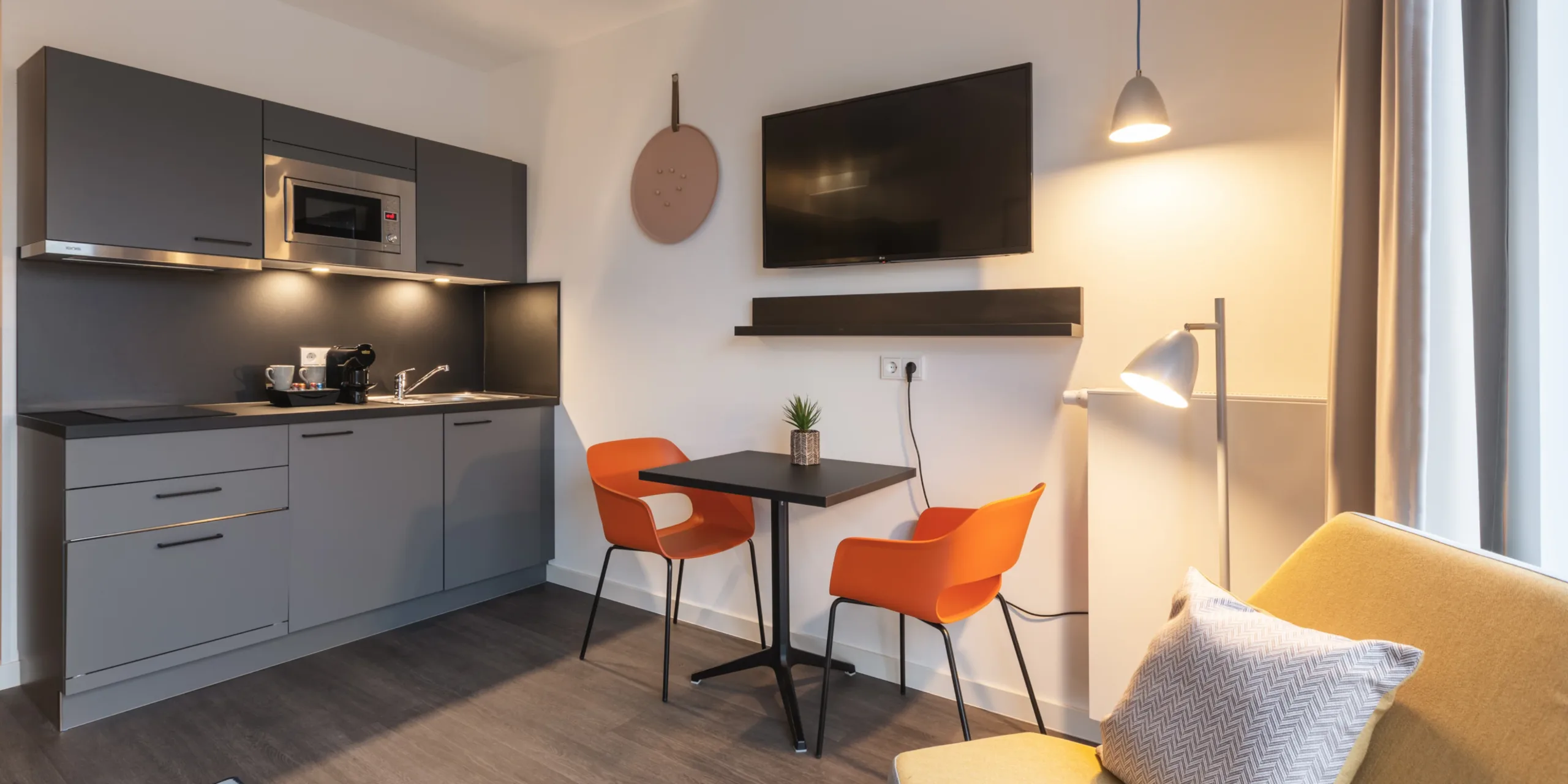 XXXLutz Objekteinrichtung Referenz Hoteleinrichtungen Candlewood Suites Berlin Charlottenburg by IHG